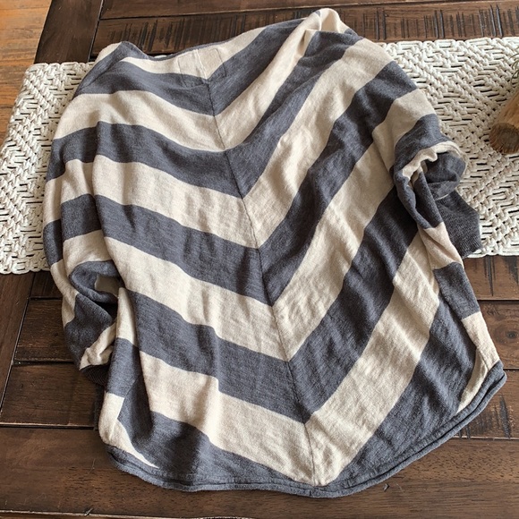 Billabong striped cardigan cream grey size s EUC - Picture 3 of 3